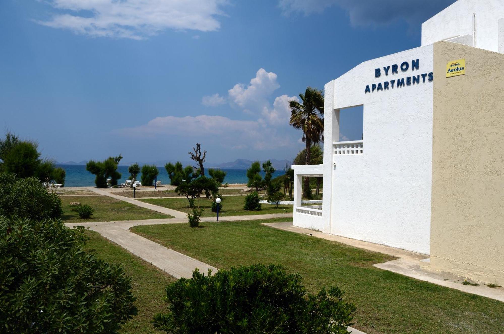 Byron Apartments Тигаки Экстерьер фото