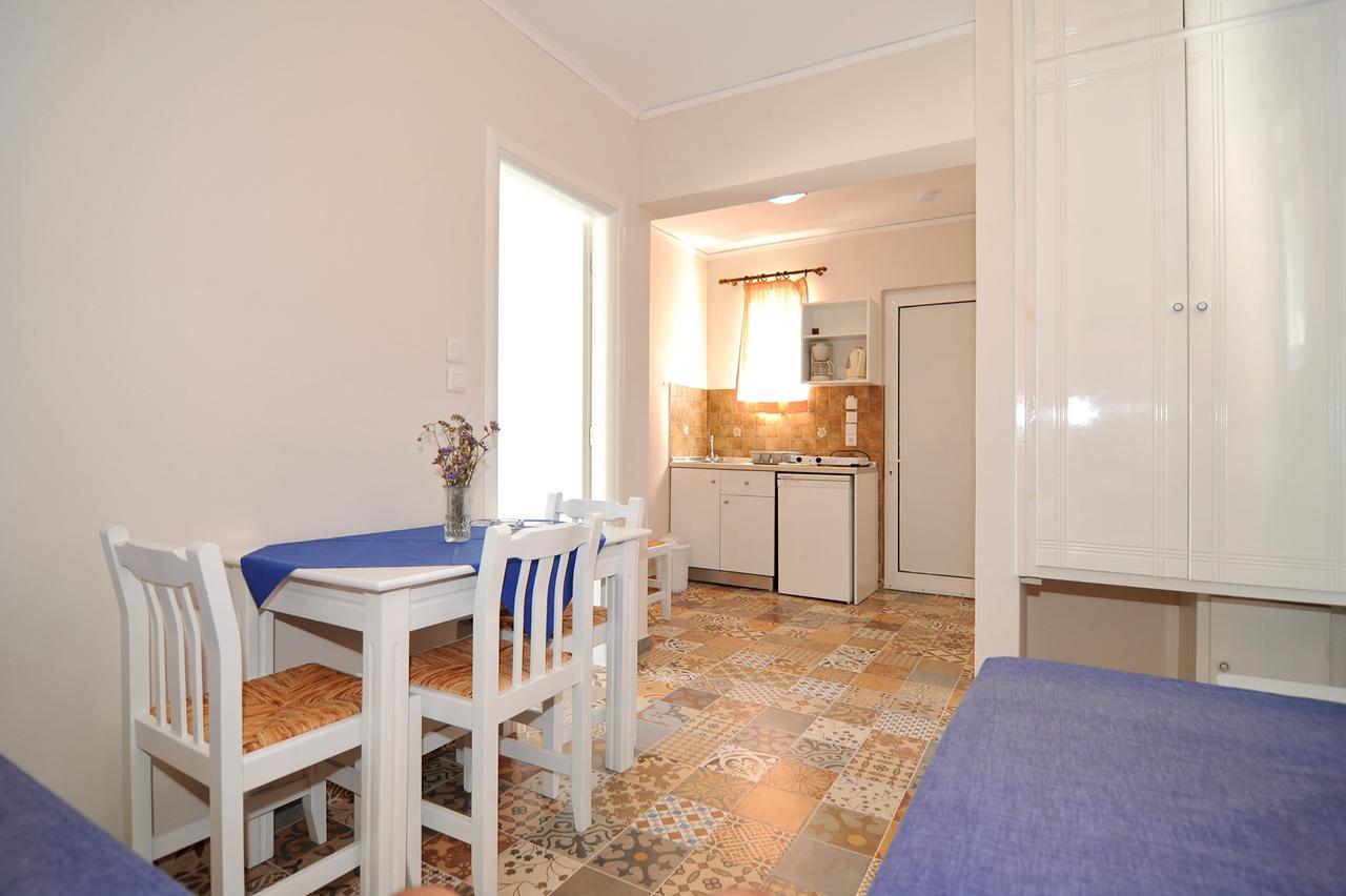 Byron Apartments Тигаки Экстерьер фото
