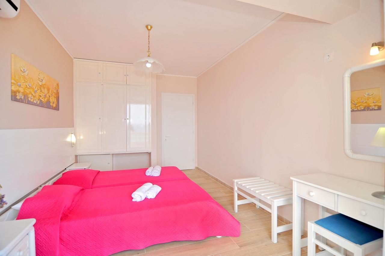 Byron Apartments Тигаки Экстерьер фото
