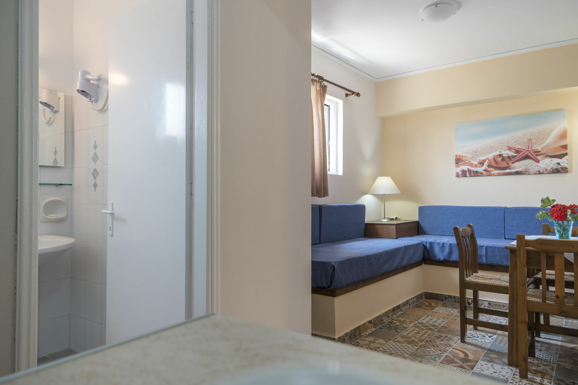 Byron Apartments Тигаки Экстерьер фото