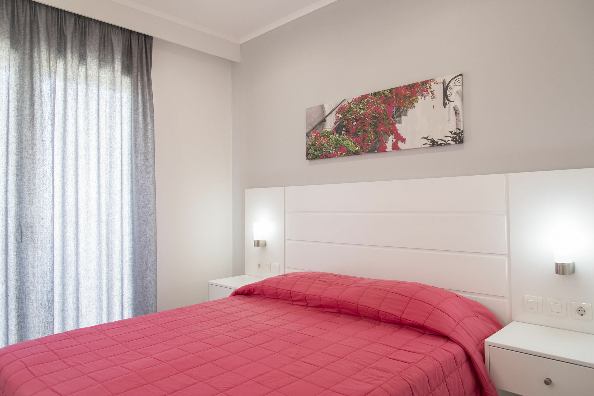 Byron Apartments Тигаки Экстерьер фото