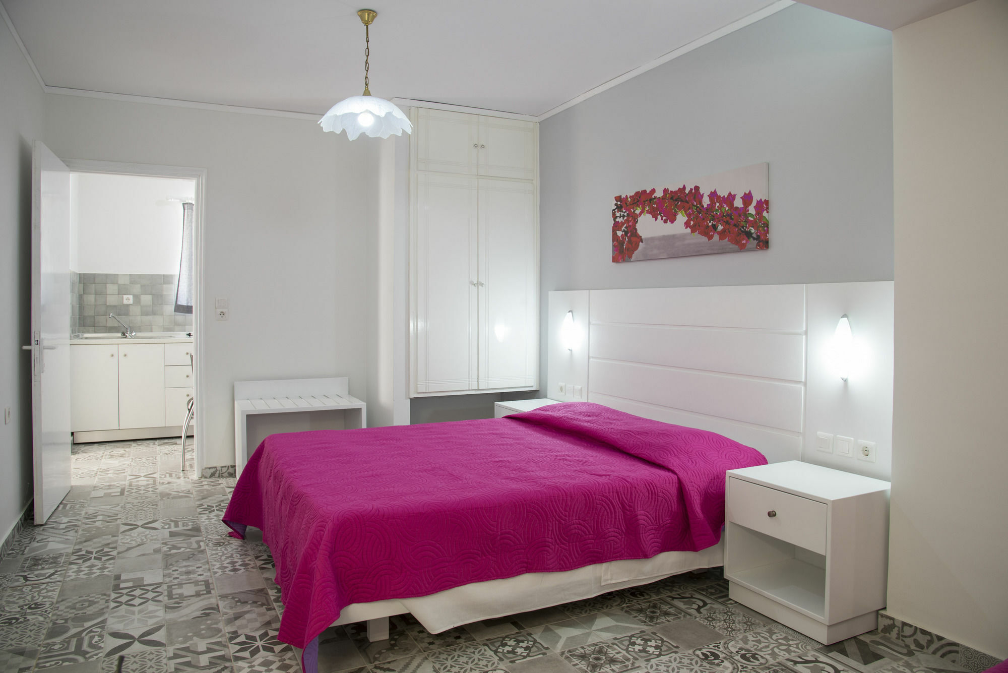 Byron Apartments Тигаки Экстерьер фото