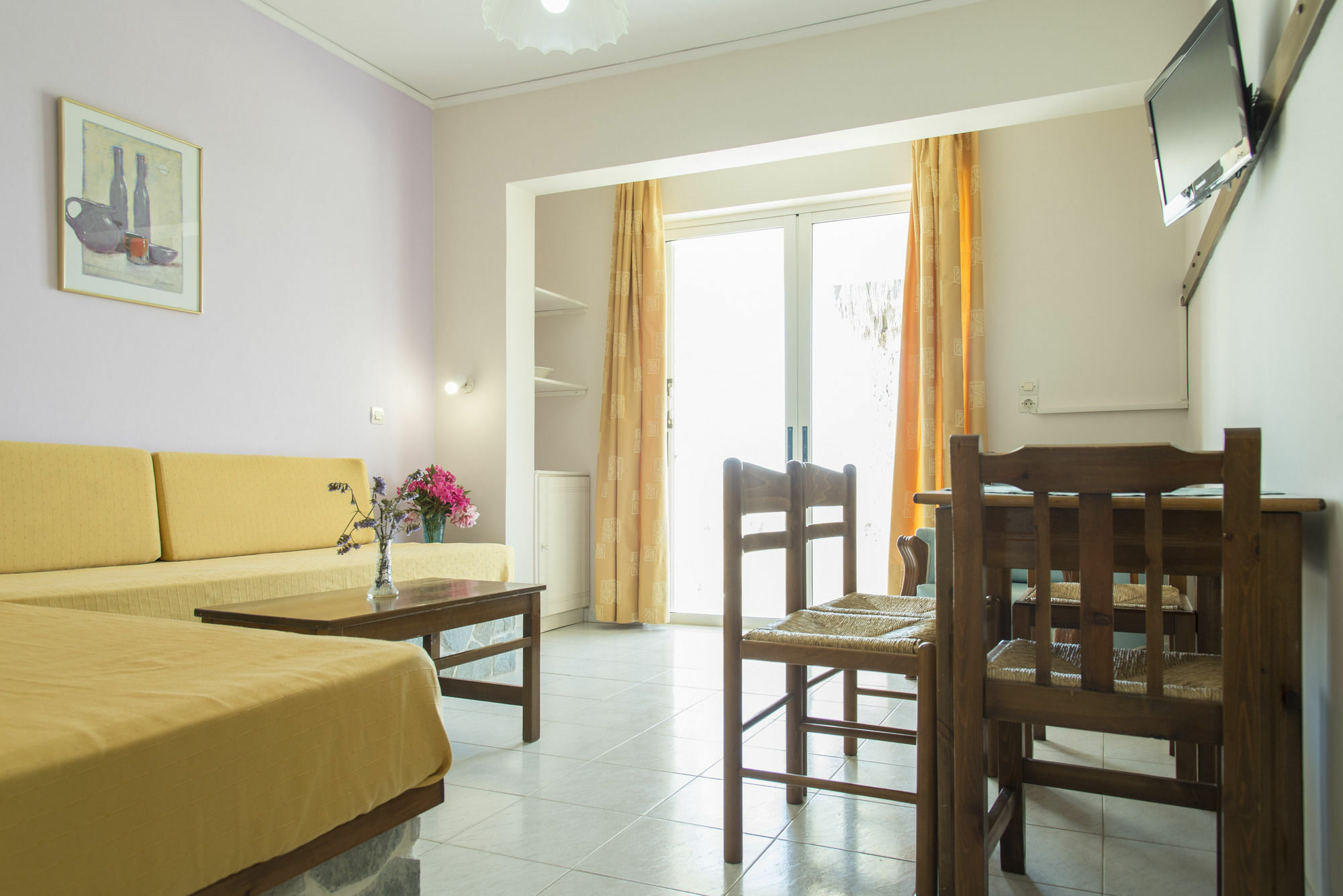 Byron Apartments Тигаки Экстерьер фото