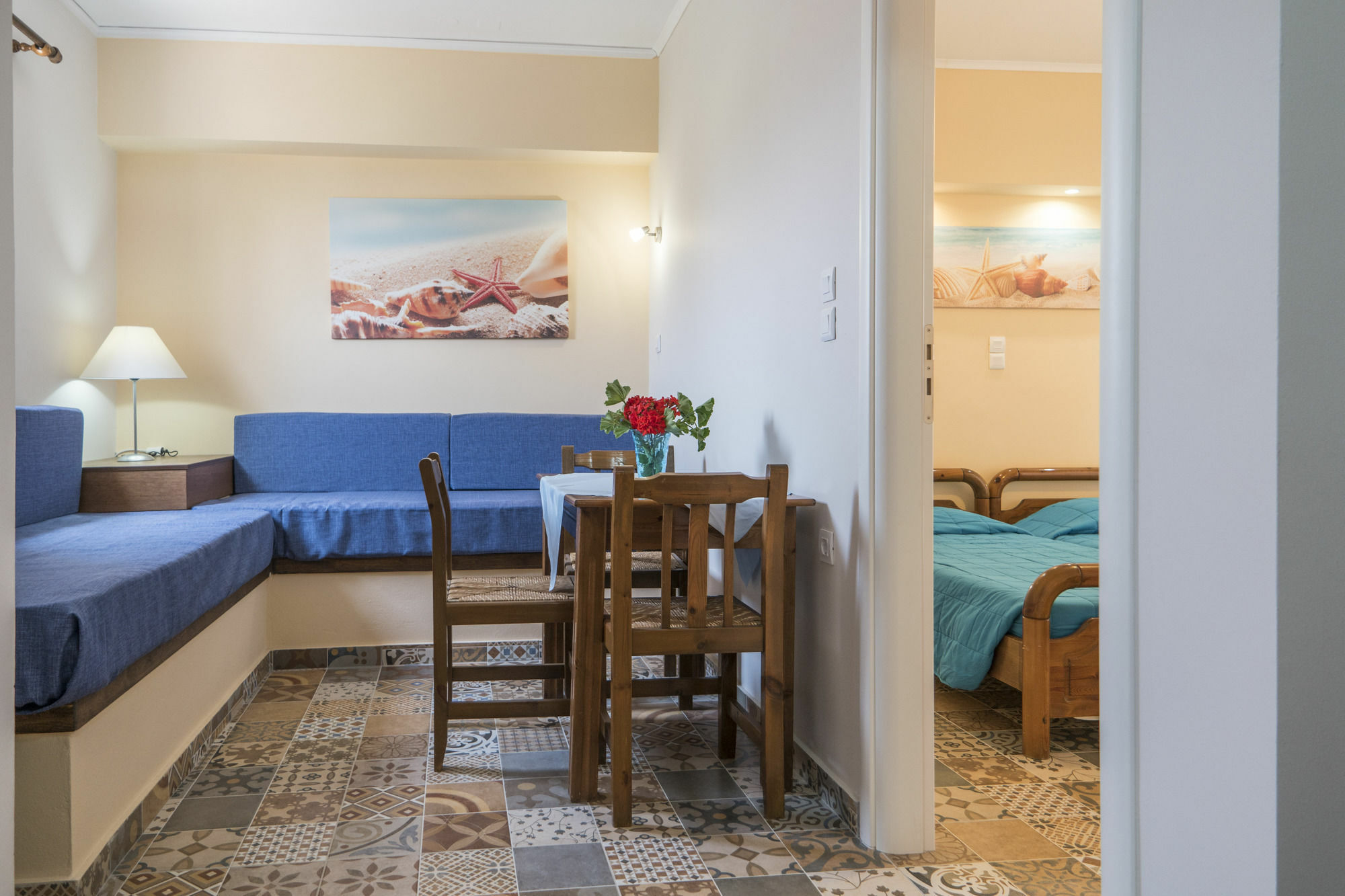 Byron Apartments Тигаки Экстерьер фото