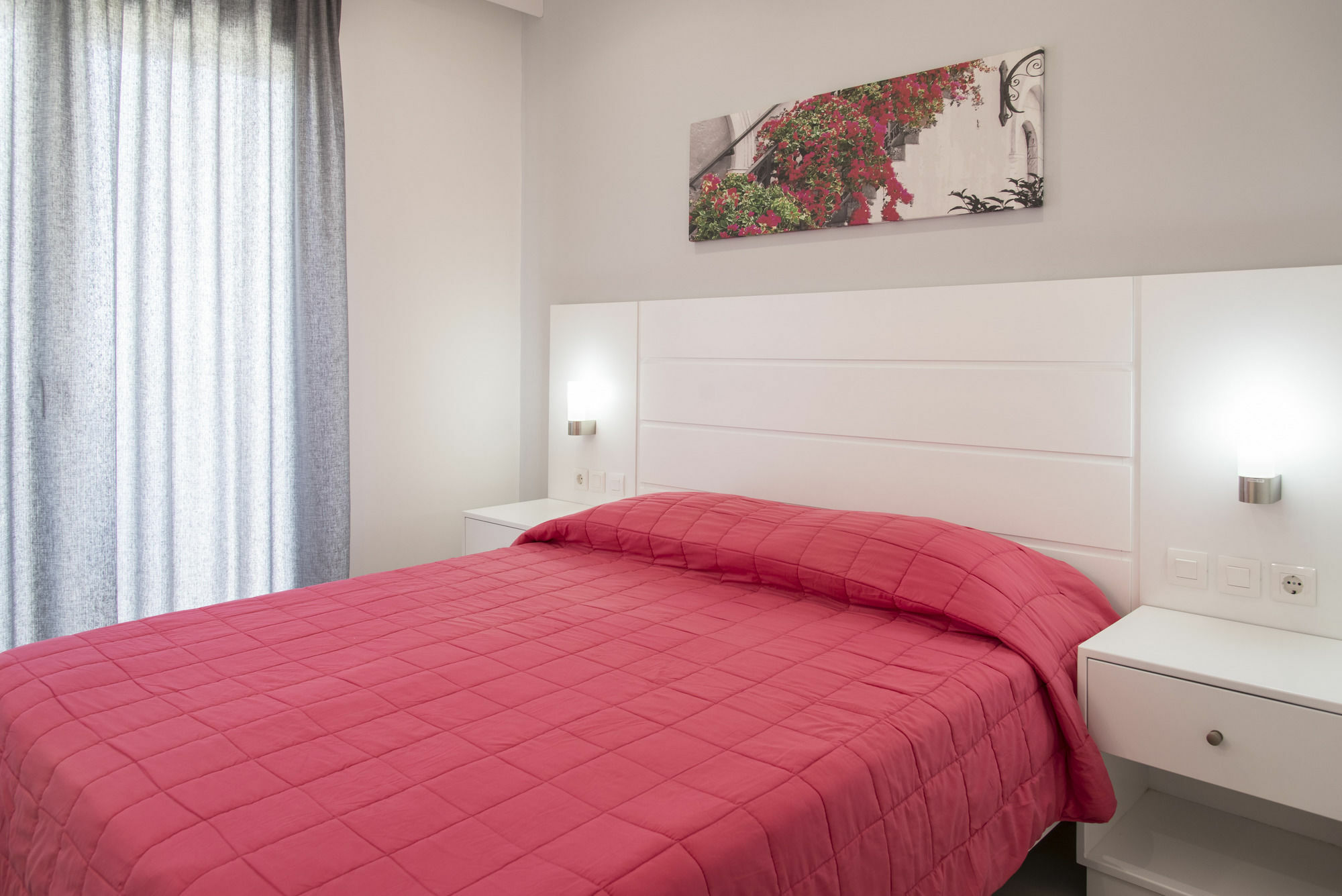 Byron Apartments Тигаки Экстерьер фото